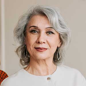 Sarah T, Investor